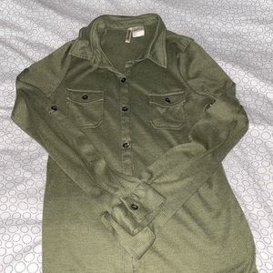 Size small, olive green long sleeve. Aimed towards petite women. Brand: Passport